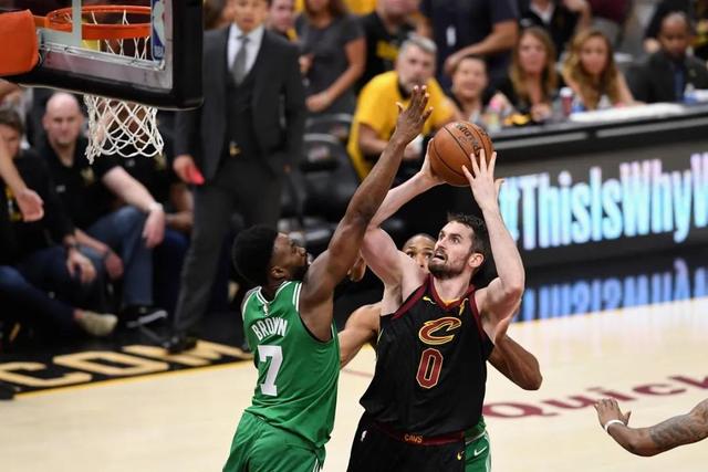 曼城15轮后排第4 上赛季同期也是第4但最终夺冠